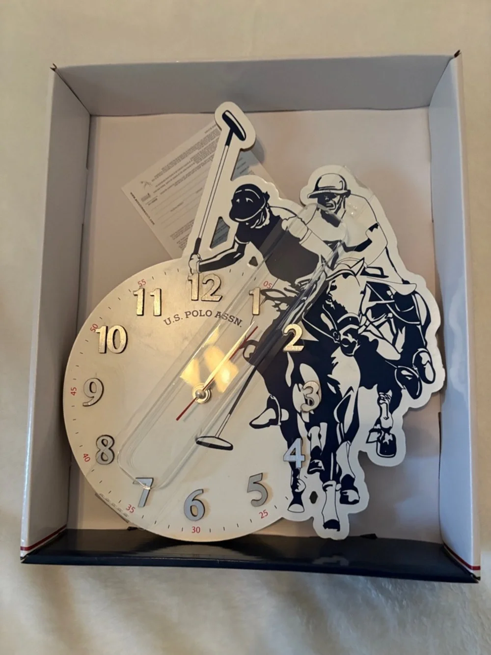 U.S. POLO ASSN. WALL CLOCK BATTERY OPERATED. NEW INBOX.